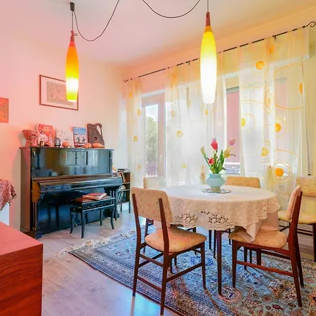 Fortyfourbandb Bed & Breakfast